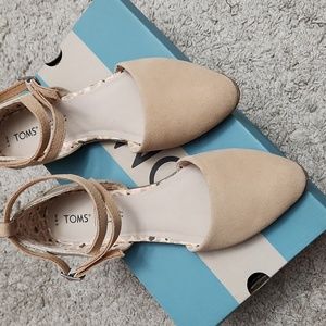 Toms Julie Ankle Strap Flat In Honey